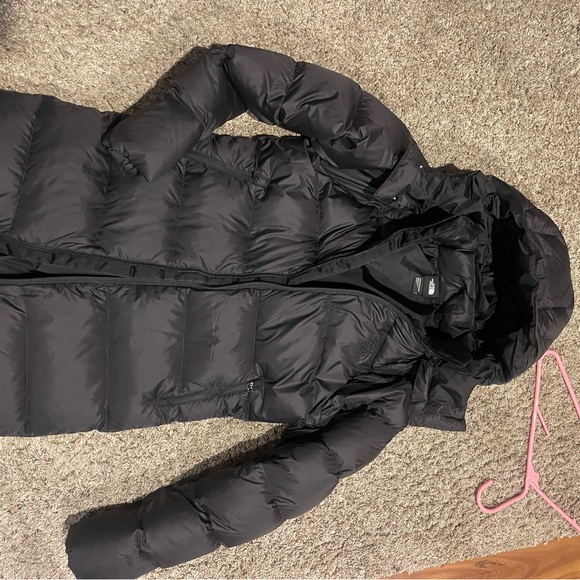 Women's North Face Black Puffer Coat - Picture 3 of 8
